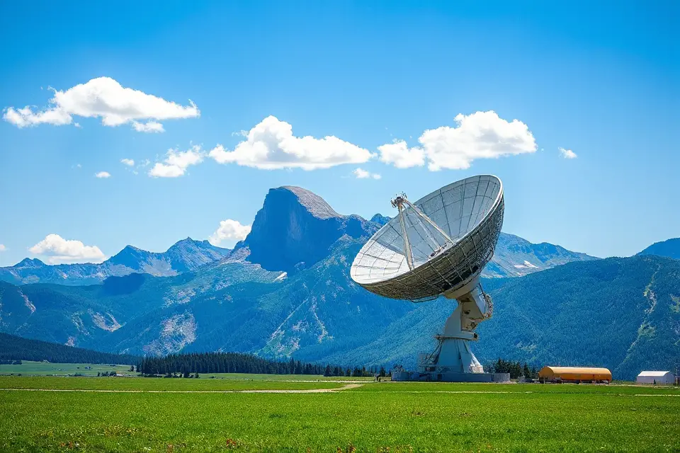 radio telescope mountain backdrop