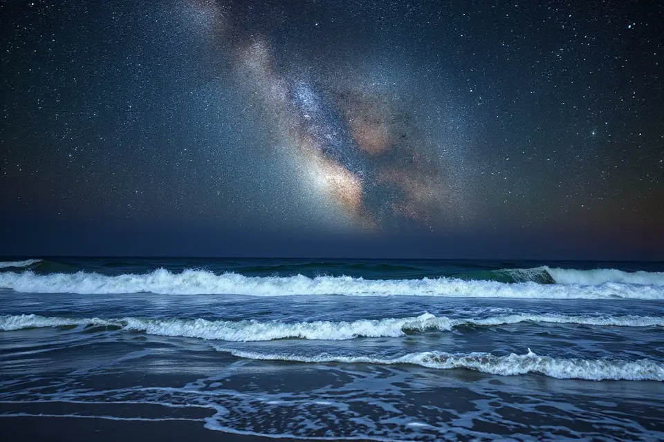 starlit ocean wave serenity